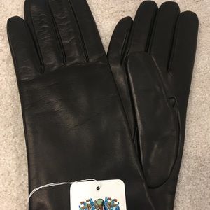 Leather gloves. Cashmere lined. Pet/smoke free.